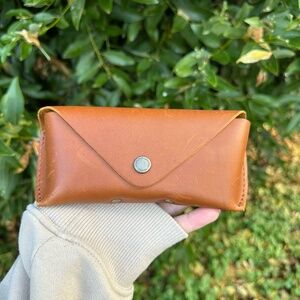 HONEY 🍯 NWT: Sunglass Case (Portland Leather Goods)